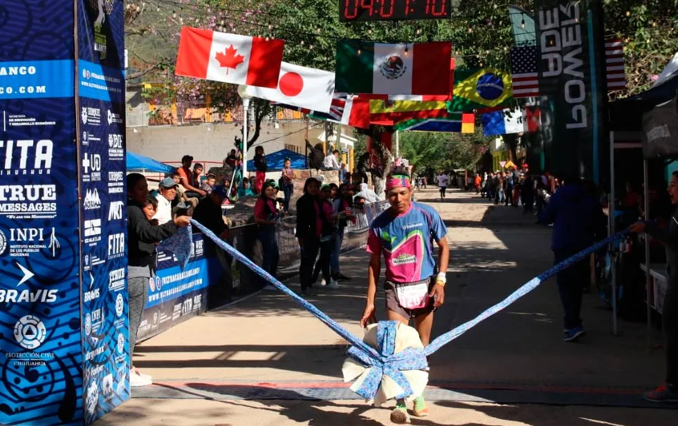 Ultra Maratón Caballo Blanco 2026 en Urique: Corriendo con los Rarámuri en Barrancas del Cobre